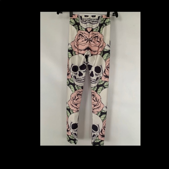 Lotus leggings w skulls and roses. Size small - Picture 3 of 4